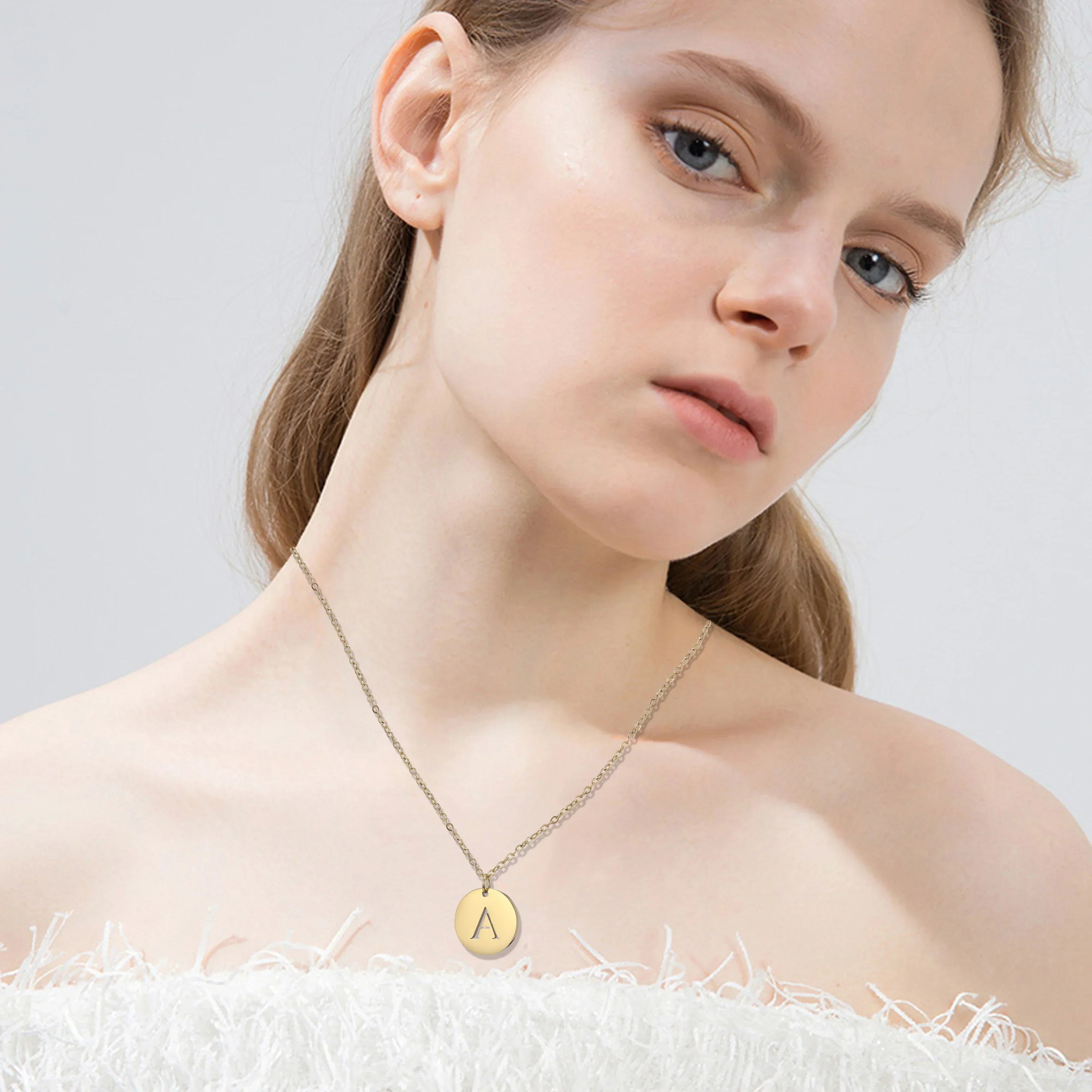 Collier Pendentif Lettre en Or Élégant