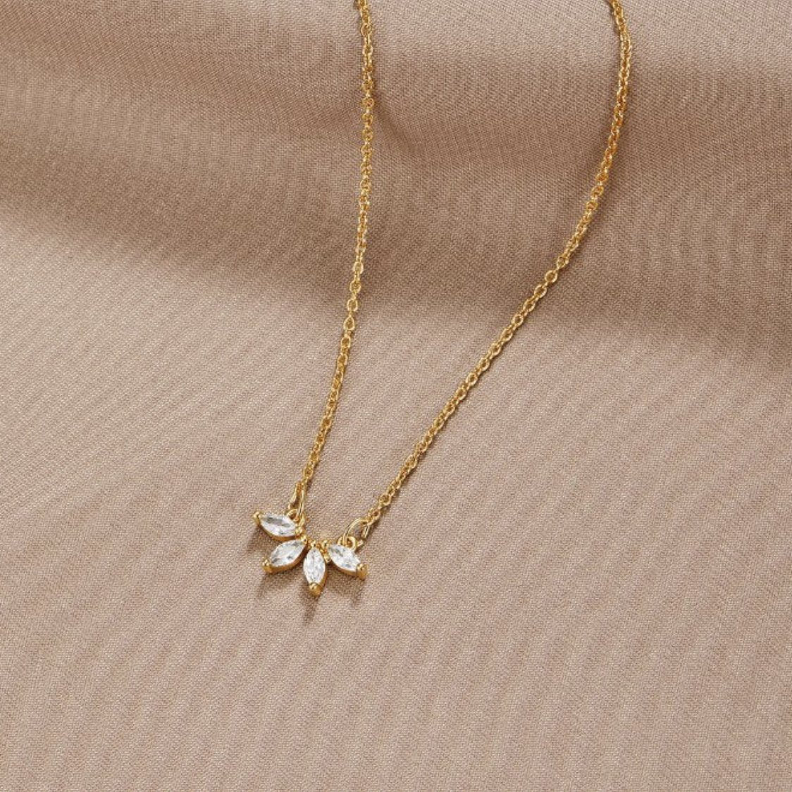 Collier Feuille en Cristal